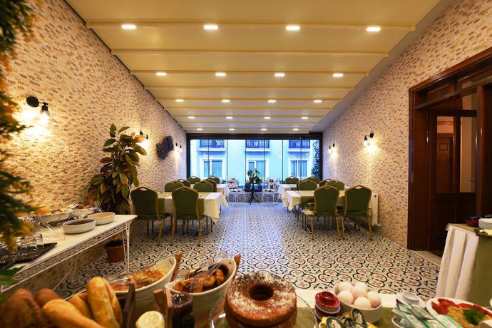 Imagen del bar/restaurante del Elyka Hotel. Foto 3