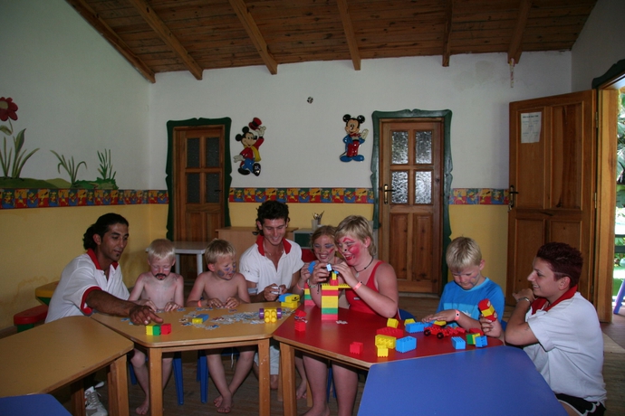 Imagen de los interiores del Elysee Garden Family Hotel. Foto 15