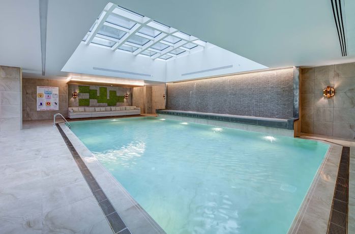 Imagen de la piscina del Elysium Art Suites Bomonti. Foto 17