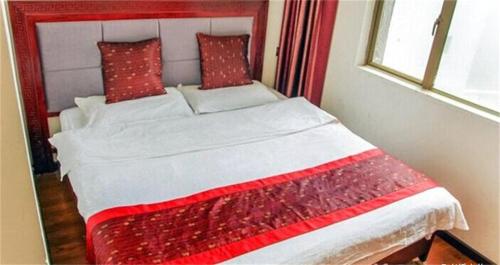 Imagen general del Emeishan Sanyuan Shuzhuang Home Stay. Foto 6