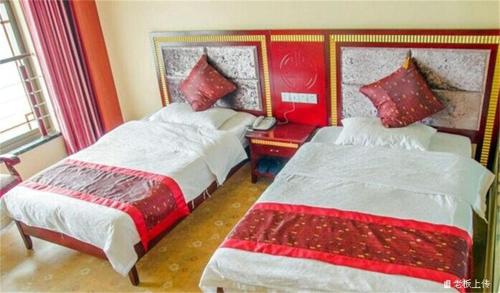 Imagen general del Emeishan Sanyuan Shuzhuang Home Stay. Foto 10