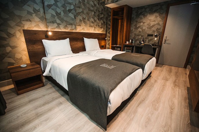 Imagen de la habitación del Emens Hotel. Foto 8