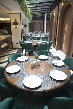 Imagen del bar/restaurante del Emens Hotel. Foto 3