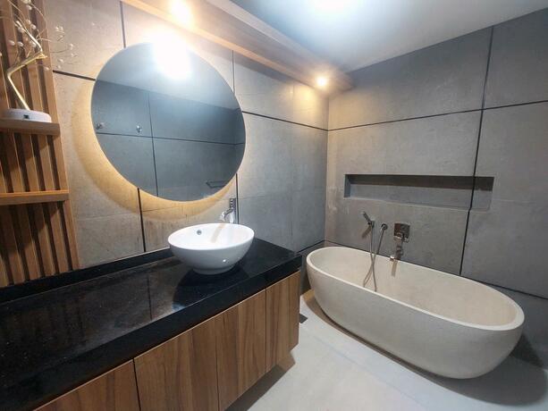 Imagen general del Emerald apartel by Rm. Foto 13