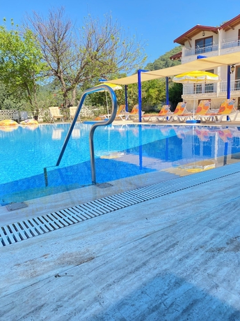 Imagen de la piscina del Emir Palas Hotel. Foto 15