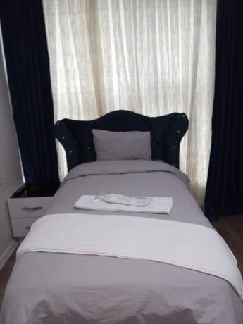 Imagen de la habitación del Emir Sultan Hotel. Foto 1