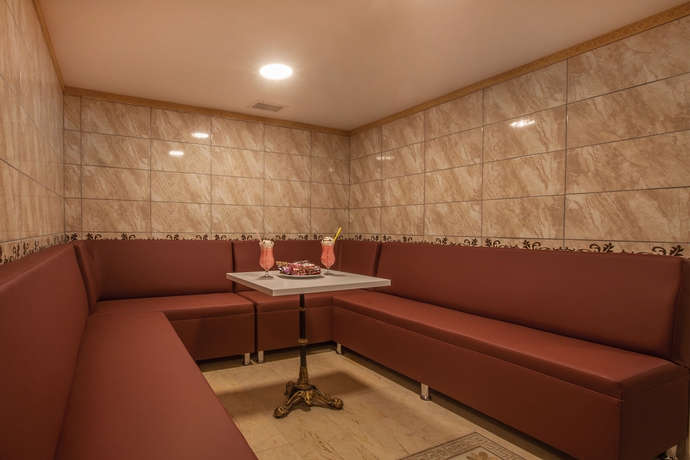 Imagen de la piscina del Empire Suite Hotel. Foto 16