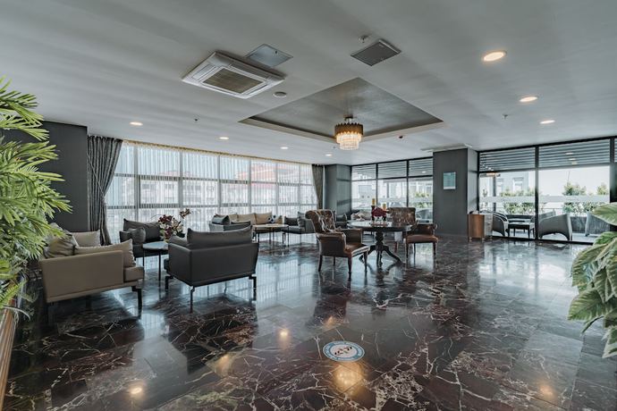 Imagen de los interiores del Empula Hotel and Residences. Foto 16