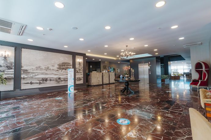 Imagen de los interiores del Empula Hotel and Residences. Foto 18