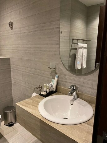 Imagen general del Enala Hotel Umluj. Foto 10