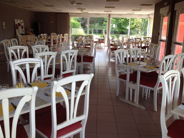 Imagen del bar/restaurante del Enzo Hotels Bulgneville By Kyriad Direct. Foto 7