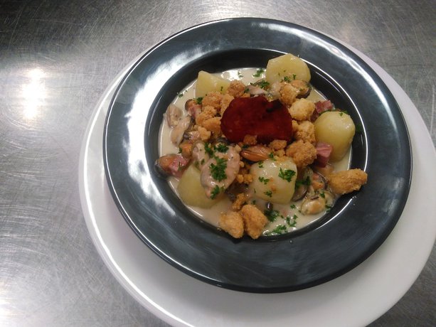 Imagen del bar/restaurante del Enzo Hotels Bulgneville By Kyriad Direct. Foto 8