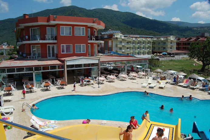 Imagen de la piscina del Erdek Benan Hotel. Foto 19