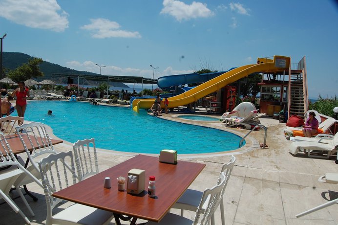 Imagen de la piscina del Erdek Benan Hotel. Foto 20