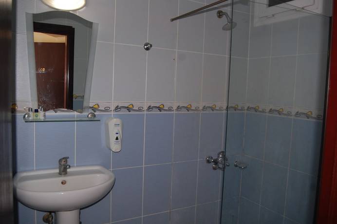 Imagen de la habitación del Erdek Benan Hotel. Foto 13