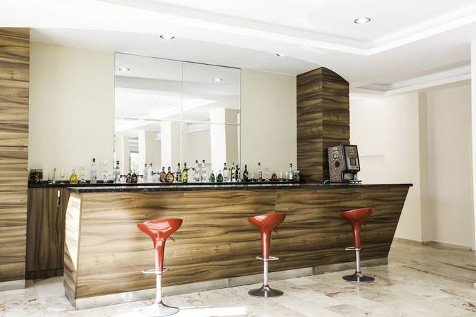 Imagen del bar/restaurante del Ergin Hotel, Ayvalik. Foto 2