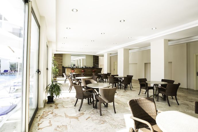 Imagen del bar/restaurante del Ergin Hotel, Ayvalik. Foto 3