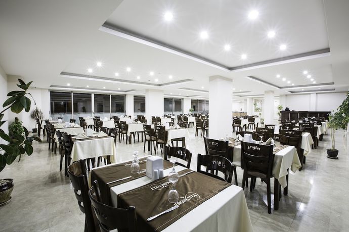 Imagen del bar/restaurante del Ergin Hotel, Ayvalik. Foto 4