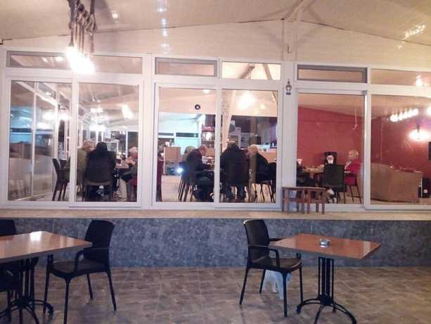 Imagen del bar/restaurante del Erkin Beach Club Hotel. Foto 4