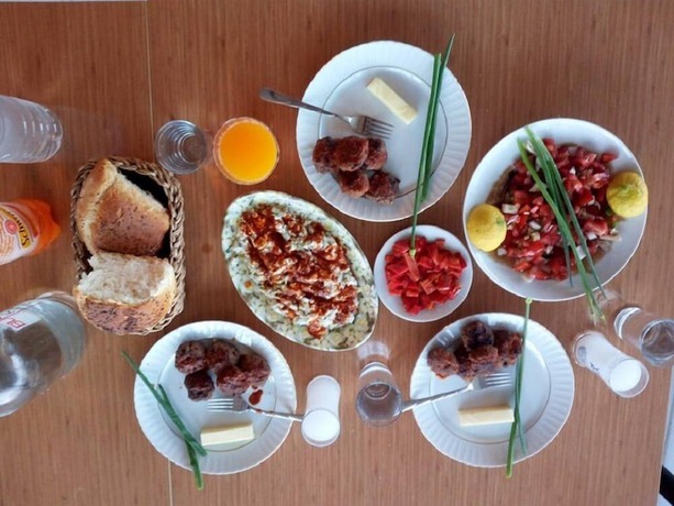 Imagen del bar/restaurante del Erkin Beach Club Hotel. Foto 5