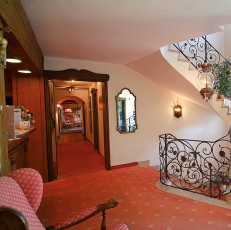 Imagen de los interiores del Estudio - Landhotel Sonnenfeld. Foto 18