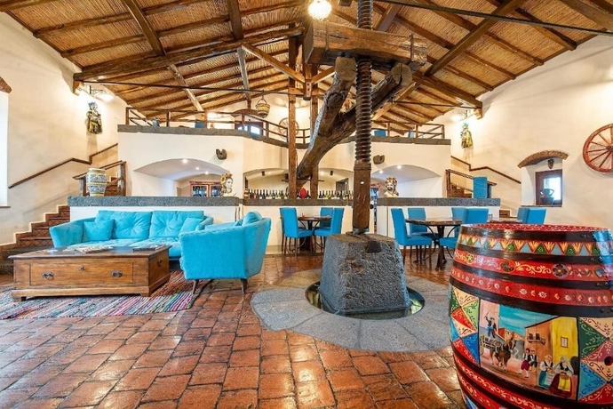 Imagen de los interiores del Etna Quota Mille Boutique Hotel, Typical Sicilian Food and Wine. Foto 16