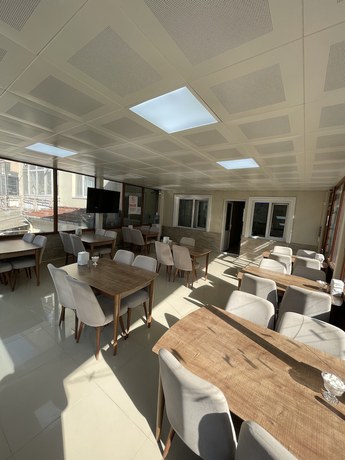 Imagen del bar/restaurante del Evim Hotel. Foto 2