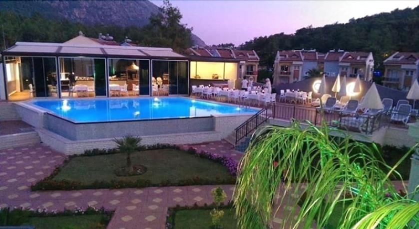 Imagen de la piscina del Evra Halal Boutique Hotel. Foto 15