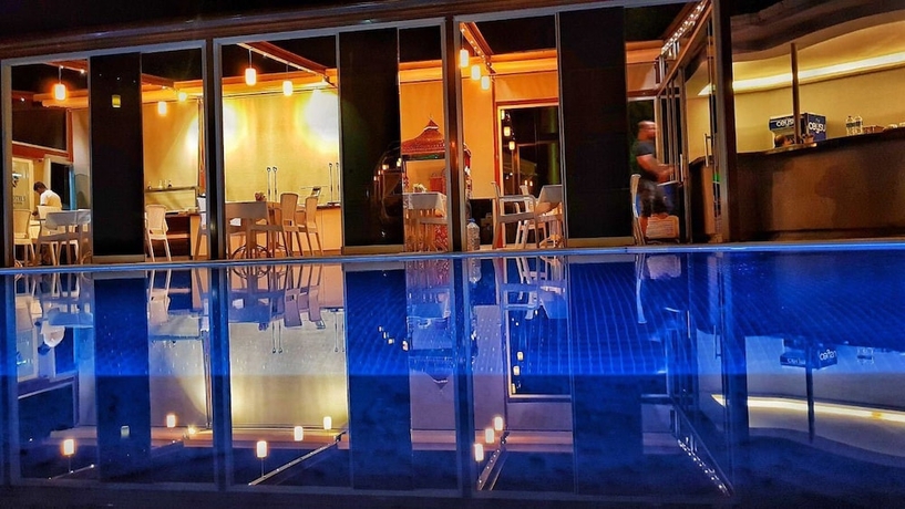 Imagen de la piscina del Evra Halal Boutique Hotel. Foto 18