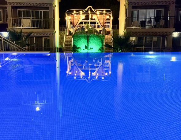 Imagen de la piscina del Evra Halal Boutique Hotel. Foto 19