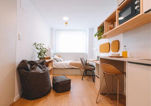 Imagen de la habitación del Experience Extraordinary Living at Yugo Salud Premier Accommodation in Granada, Spain. Foto 14