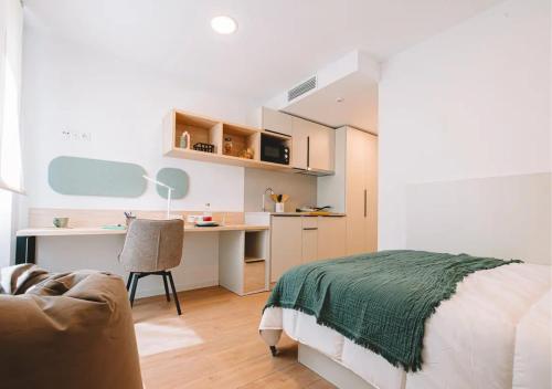 Imagen de la habitación del Experience Extraordinary Living at Yugo Salud Premier Accommodation in Granada, Spain. Foto 15