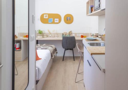 Imagen de la habitación del Experience Extraordinary Living at Yugo Salud Premier Accommodation in Granada, Spain. Foto 16