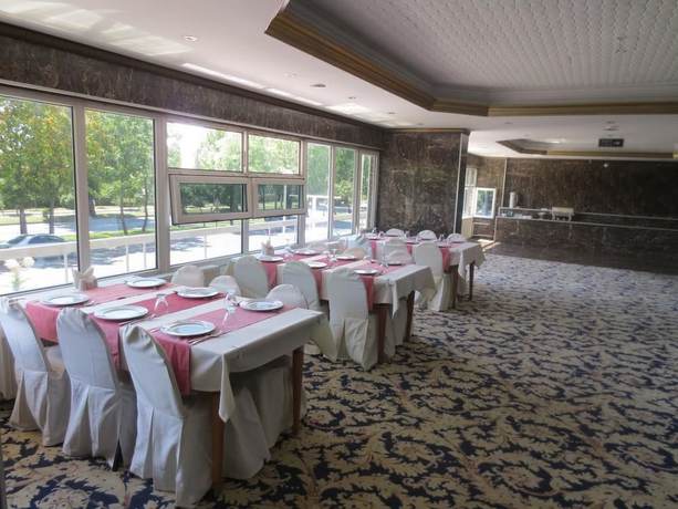 Imagen del bar/restaurante del Eyna Hotel. Foto 4