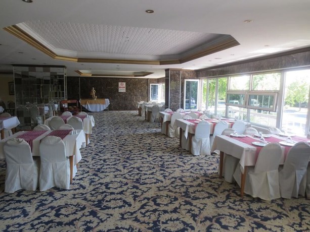 Imagen del bar/restaurante del Eyna Hotel. Foto 7