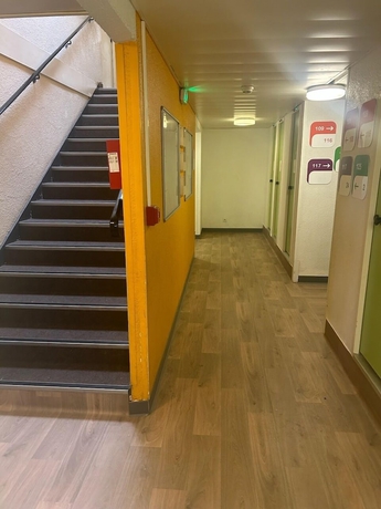 Imagen de los interiores del FYL hôtel Saint Pol. Foto 10