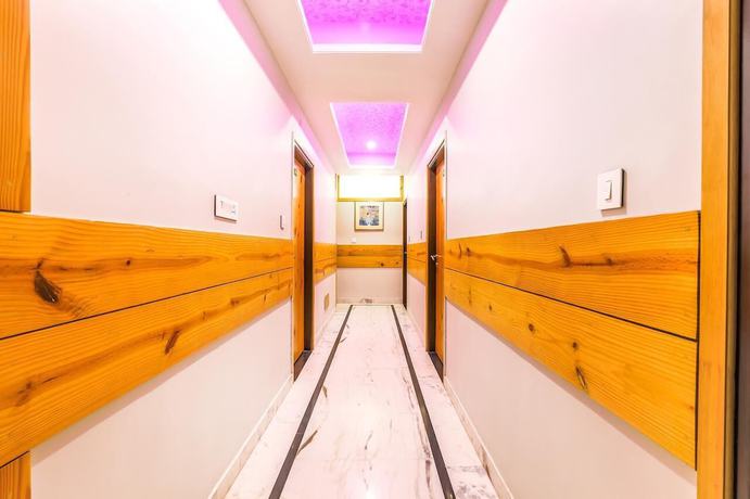 Imagen de los interiores del FabHotel The Lodge. Foto 14