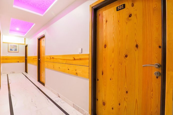 Imagen de los interiores del FabHotel The Lodge. Foto 16
