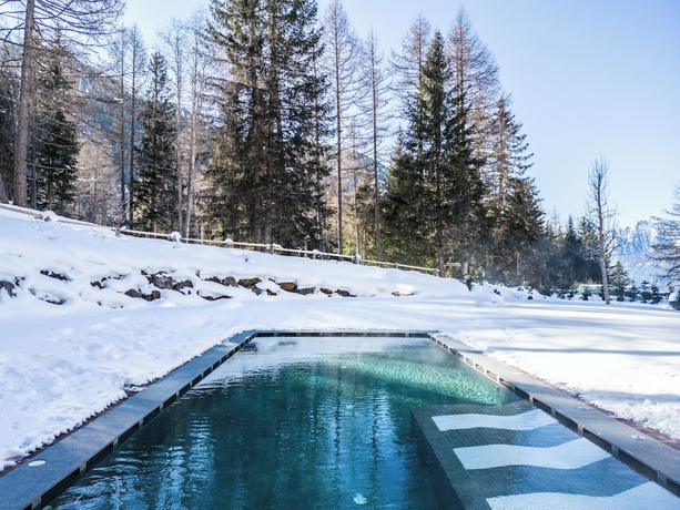 Imagen de la piscina del Falkensteiner Hotel Antholz. Foto 11