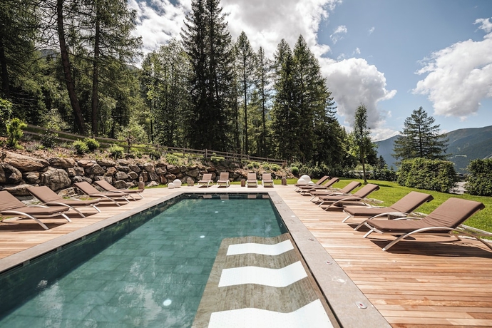 Imagen de la piscina del Falkensteiner Hotel Antholz. Foto 12