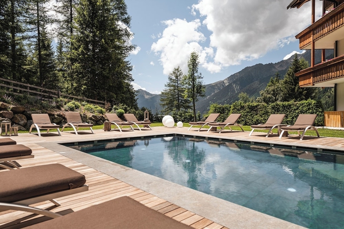 Imagen de la piscina del Falkensteiner Hotel Antholz. Foto 13