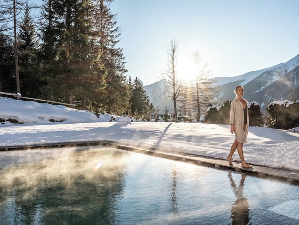 Imagen de la piscina del Falkensteiner Hotel Antholz. Foto 14