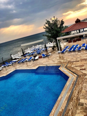 Imagen de la piscina del Family Resort Hotel. Foto 17