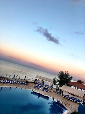 Imagen de la piscina del Family Resort Hotel. Foto 18
