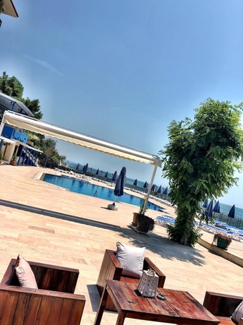 Imagen de la piscina del Family Resort Hotel. Foto 19