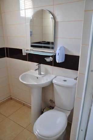 Imagen de la habitación del Famin Hotel. Foto 7