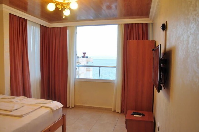 Imagen de la habitación del Famin Hotel. Foto 9