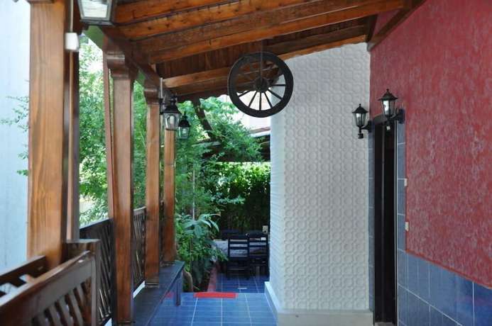 Imagen de los exteriores del Famin Hotel. Foto 12