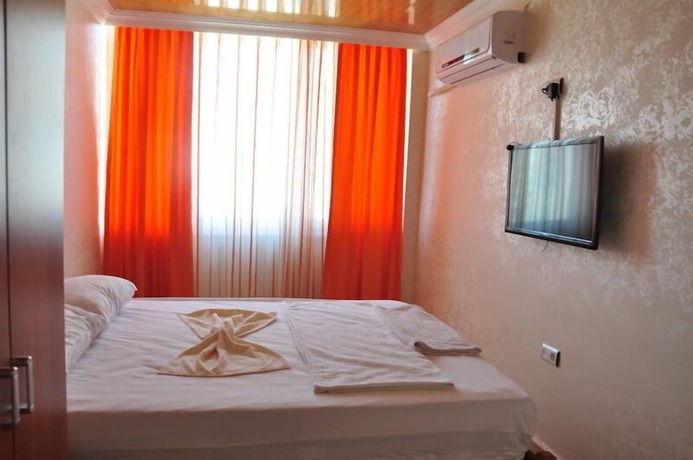 Imagen de la habitación del Famin Hotel. Foto 10