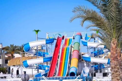 Imagen de la habitación del Fanader Bay Aquapark Resort منتجع فنادير باي اكوابارك HappyTrip. Foto 17